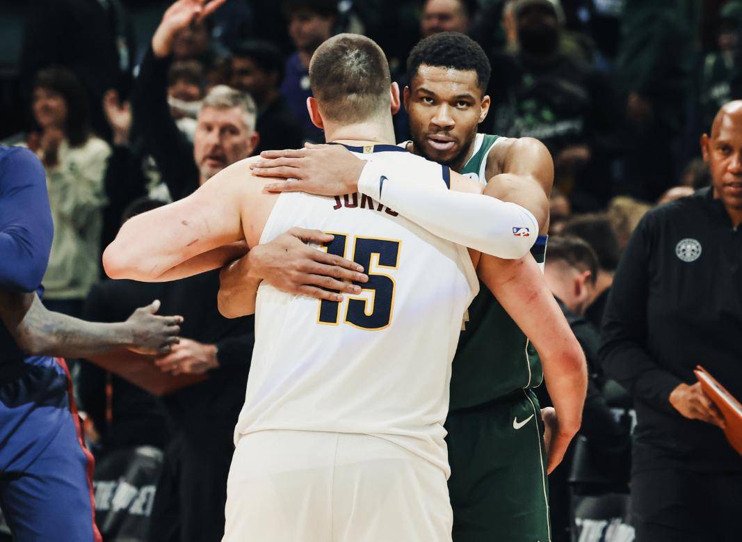 字母哥在掘金比赛中出色防守,最后时刻胜出引发热议!赢得满堂喝彩的简单介绍 字母哥在掘金比赛中出色防守,最后时刻胜出引发热议!赢得满堂喝彩的简单介绍